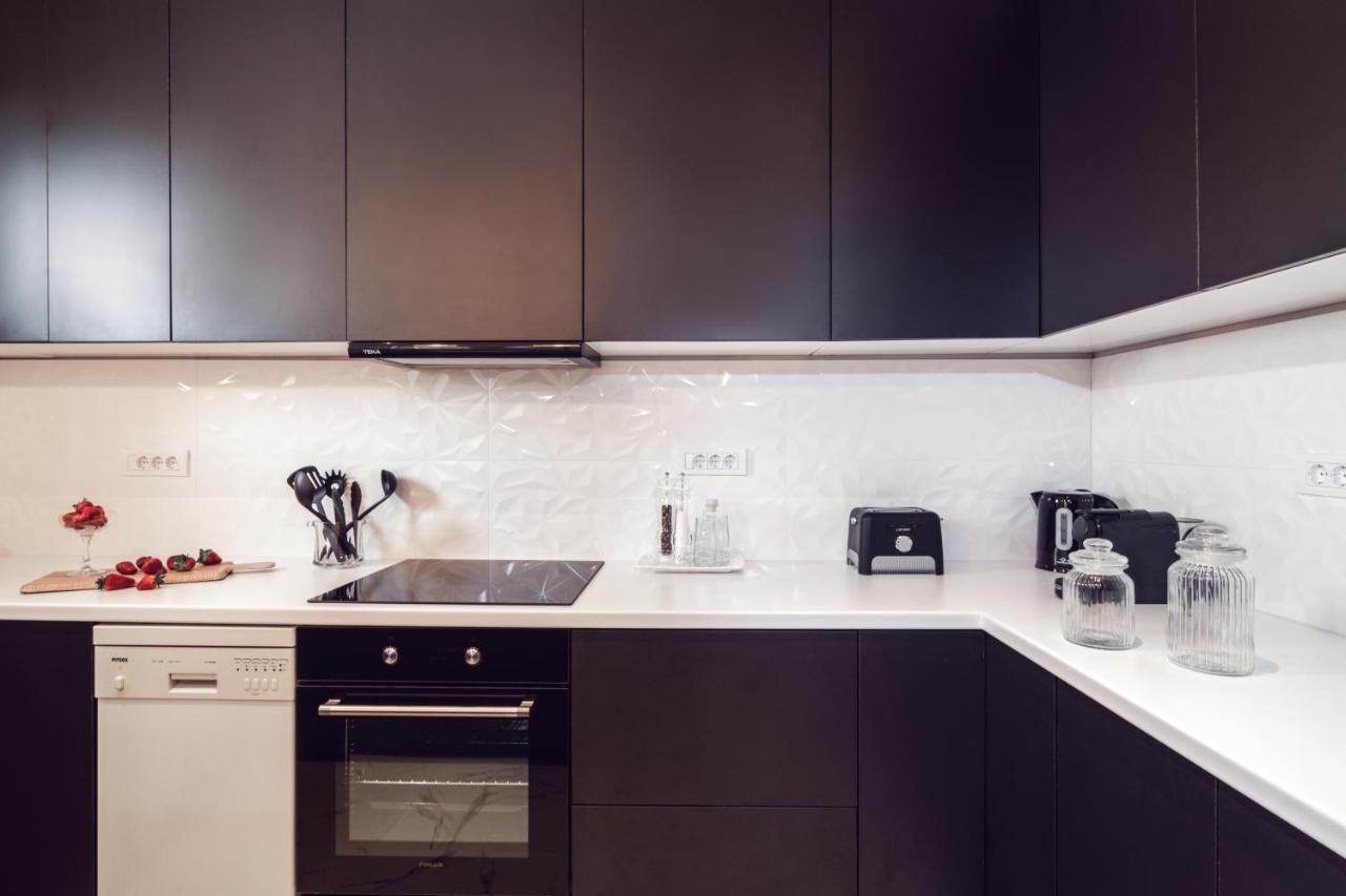 Maison Downtown Luxury Apartments! Закінф Екстер'єр фото